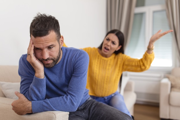 young-couple-having-argument-conflict-bad-relationships
