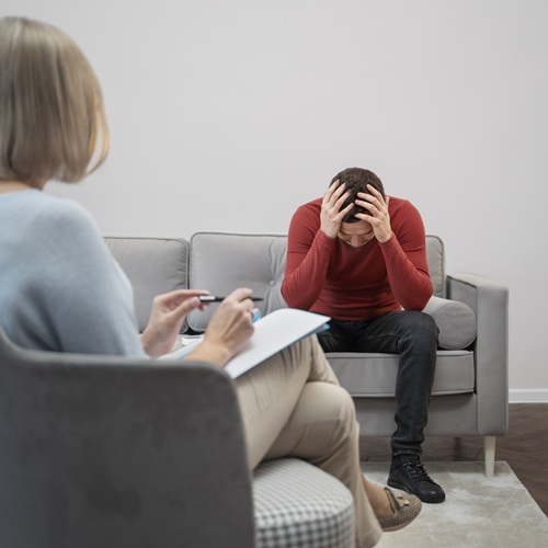 person-suffering-from-ptsd-psychologist